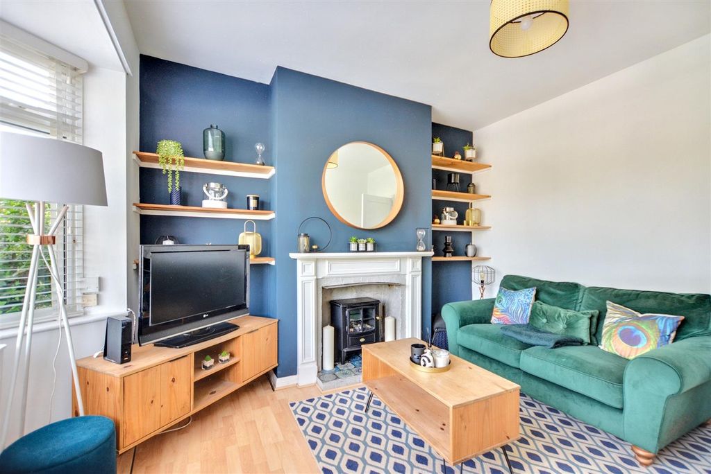 Property photo 3 of 30 Lounge_1.Jpeg