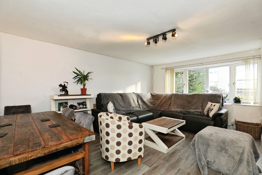 Property photo 3 of 16 Pbox-Img.Jpg