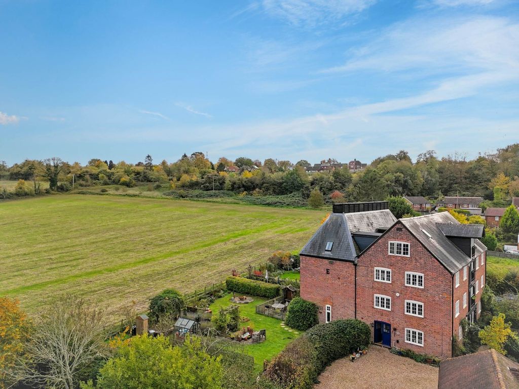 Property photo 2 of 21