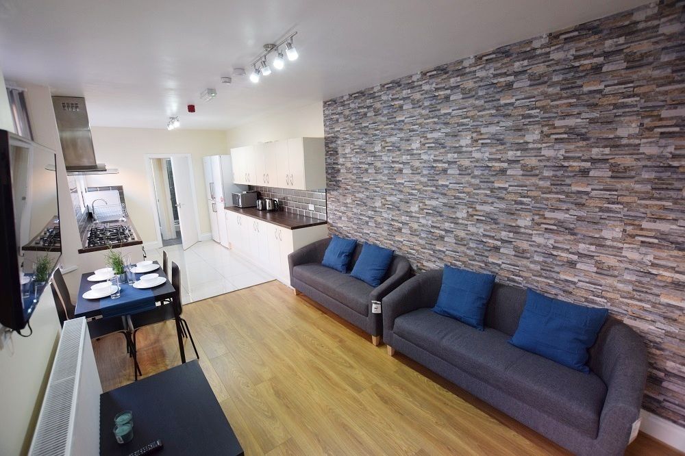 Property photo 2 of 8 Lounge