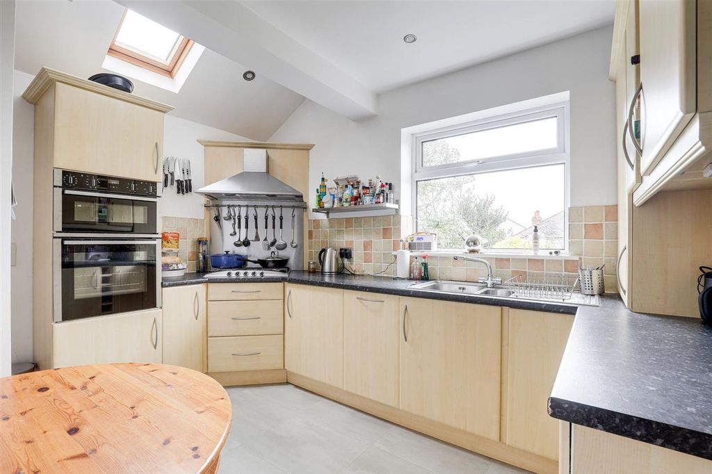 Property photo 3 of 26