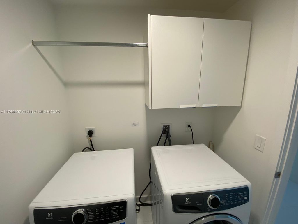 Property photo 2 of 11 <Alttext/>