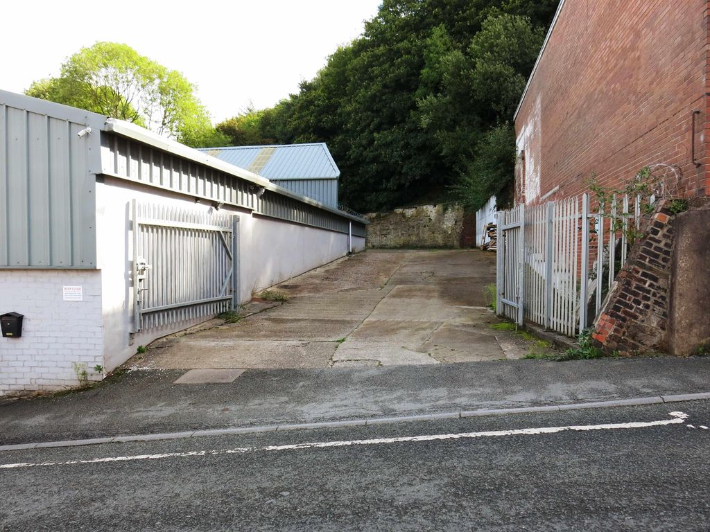 Property photo 2 of 34