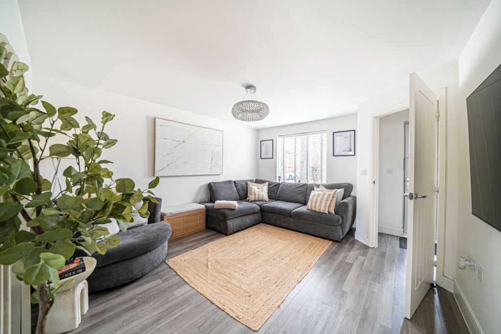 Property photo 2 of 25