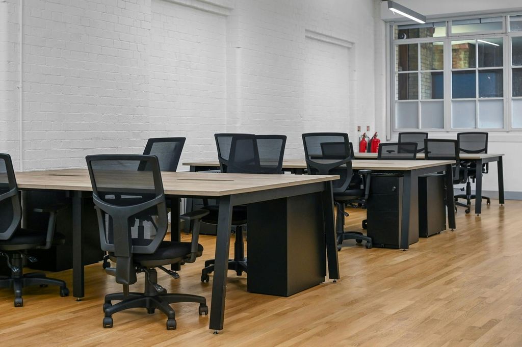 Property photo 2 of 11 Office Space