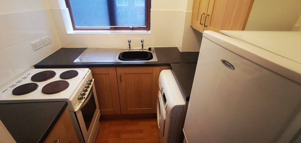 Property photo 3 of 6 Kitchen