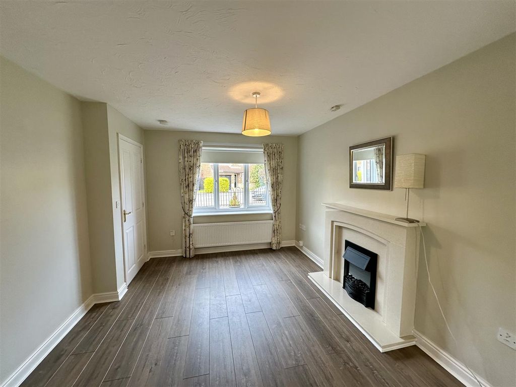 Property photo 3 of 17 Living Room