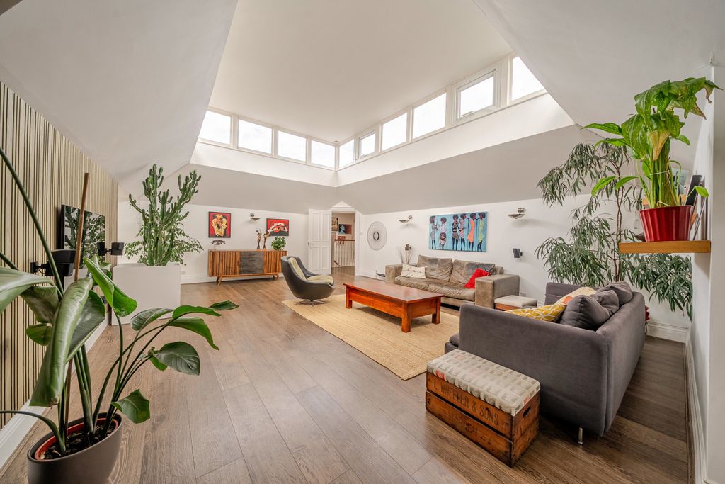 Property photo 2 of 20 1516327-5-6A9ee59...