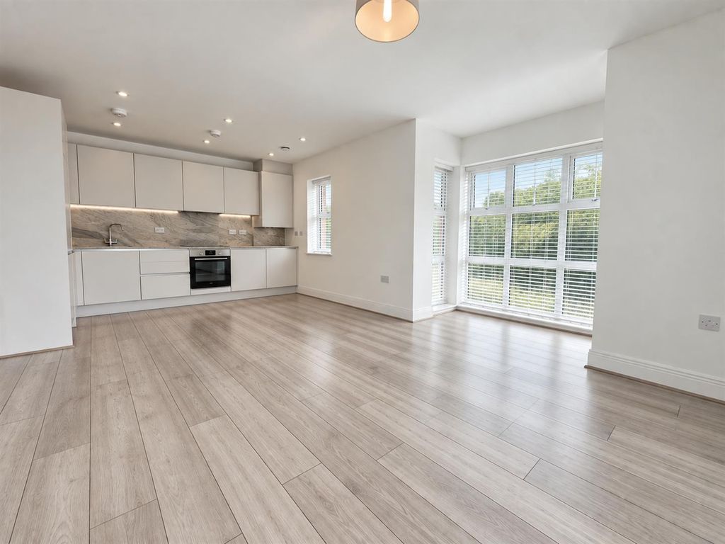 Property photo 3 of 10 Coopers Estate Agents