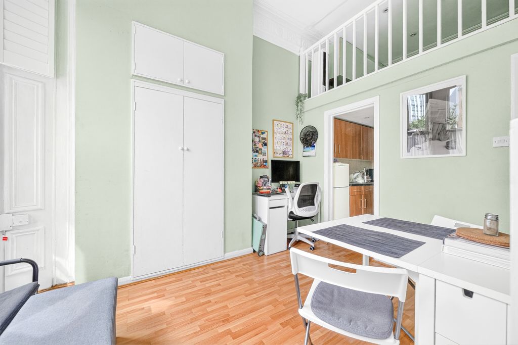 Property photo 3 of 12 Photo 9