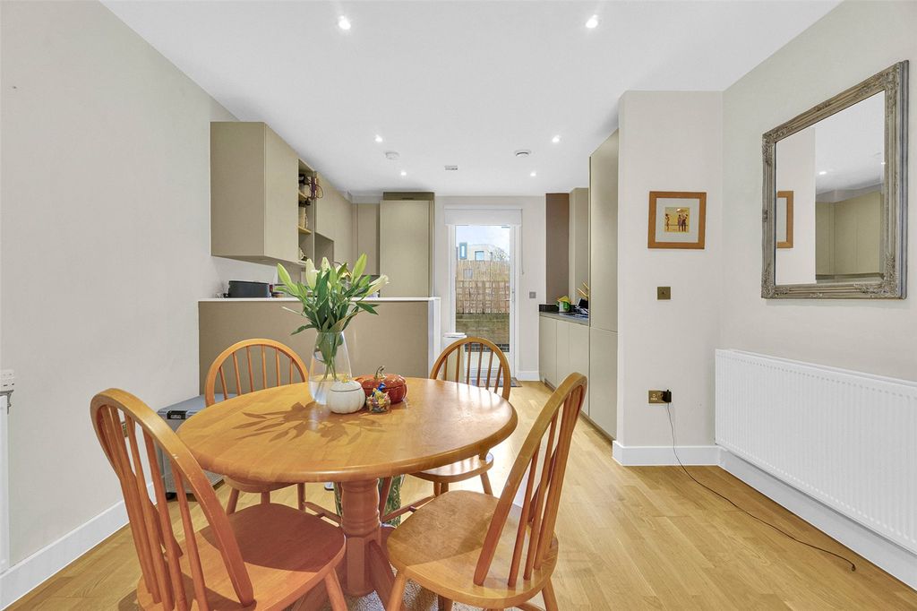 Property photo 2 of 23 Picture No. 20