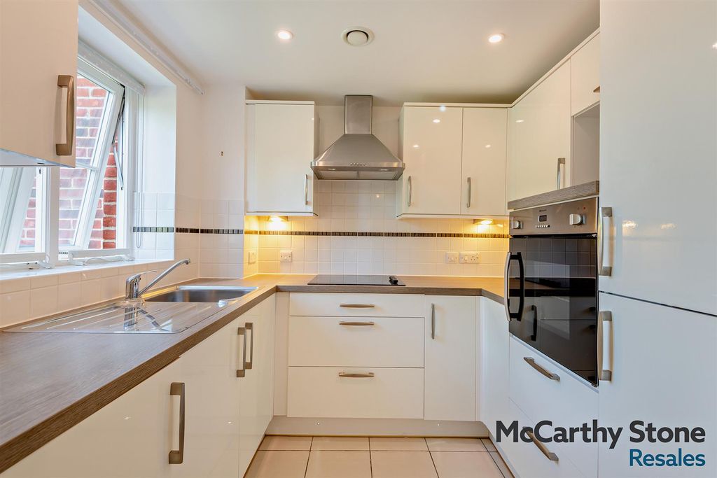 Property photo 3 of 26 8675849-Interior11-800.Jpg