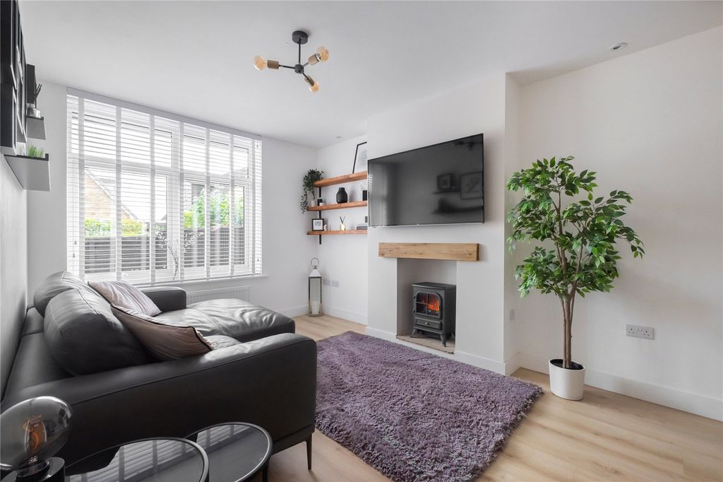 Property photo 2 of 23 Lounge