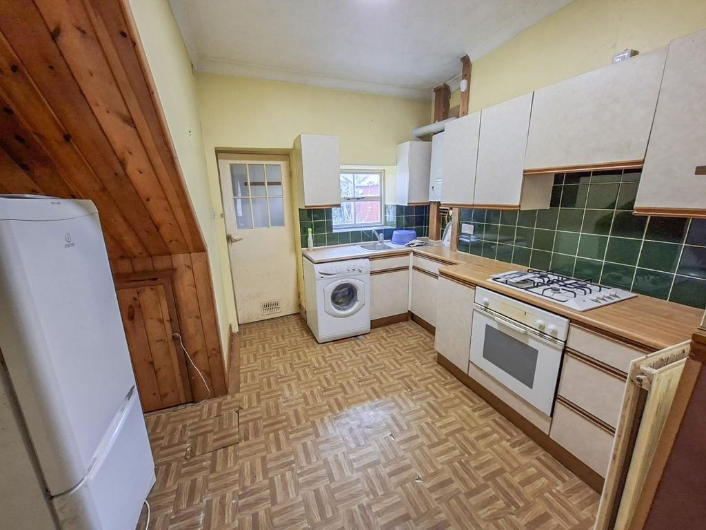 Property photo 3 of 19 Tlc_2c0B72cd-74E5-44E9-B0d7-4Ddde4c9B7A5_d11B313.J