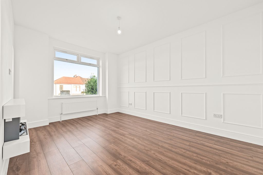 Property photo 3 of 37