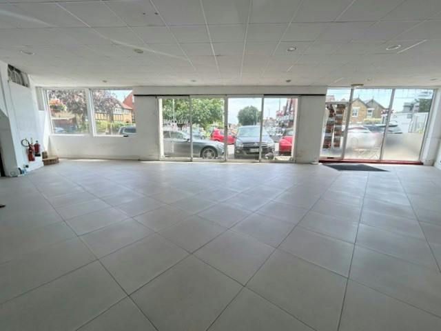 Property photo 2 of 10 Showroom Fron Back To Window ii.Jpg