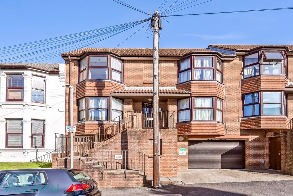 Property photo 1 of 7 5703510