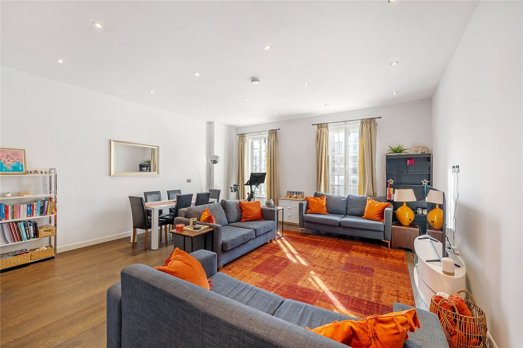 Property photo 3 of 10 Reception