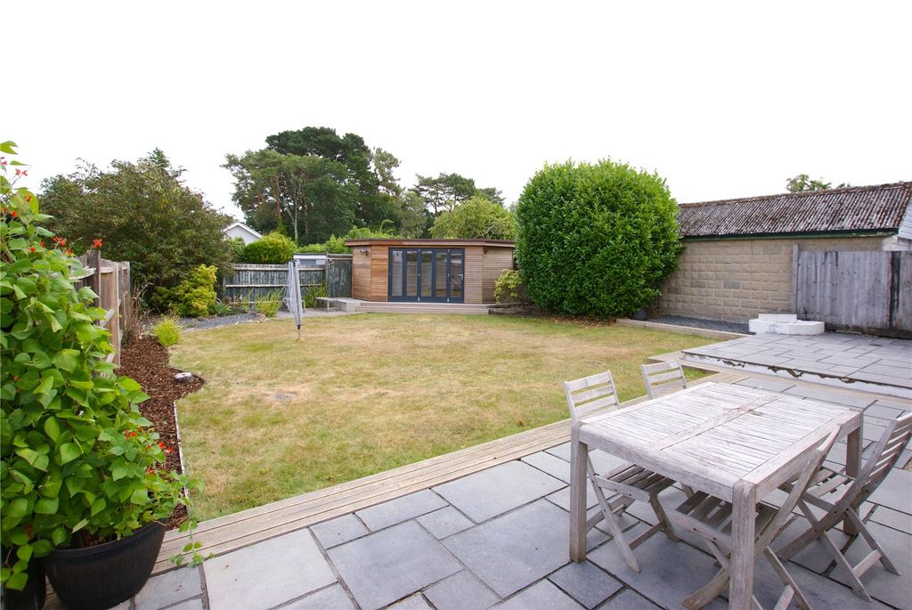 Property photo 2 of 9 Picture No. 35