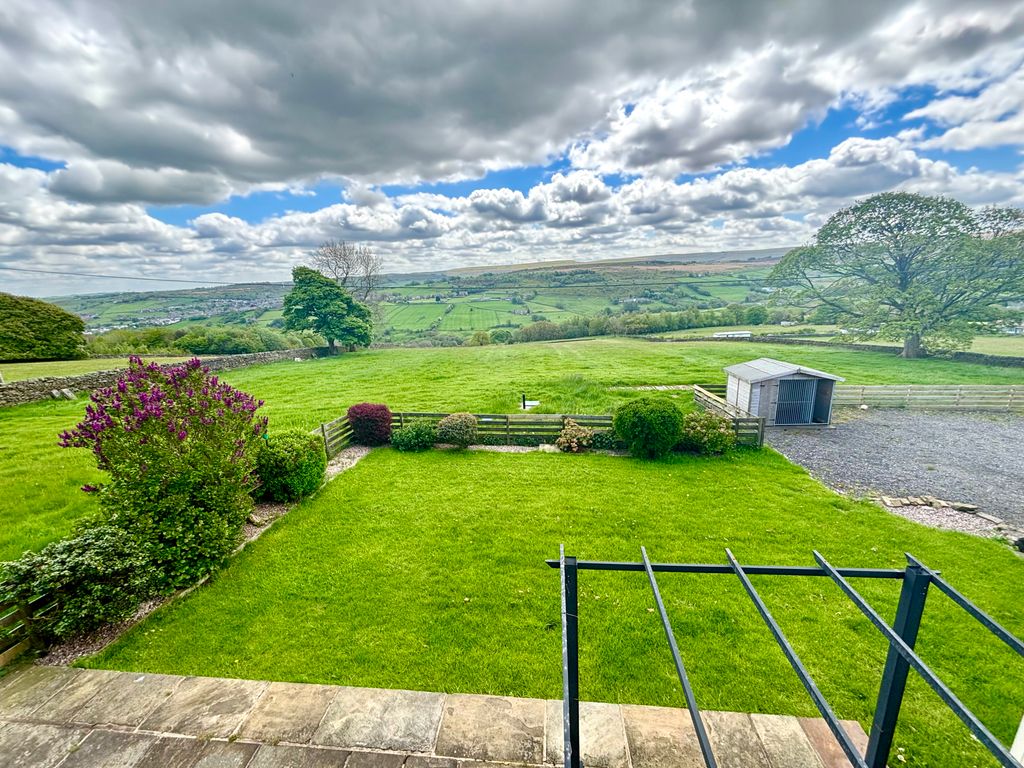 Property photo 2 of 32 Garden And View