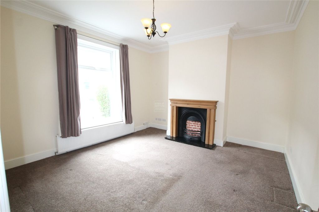 Property photo 3 of 14 Lounge