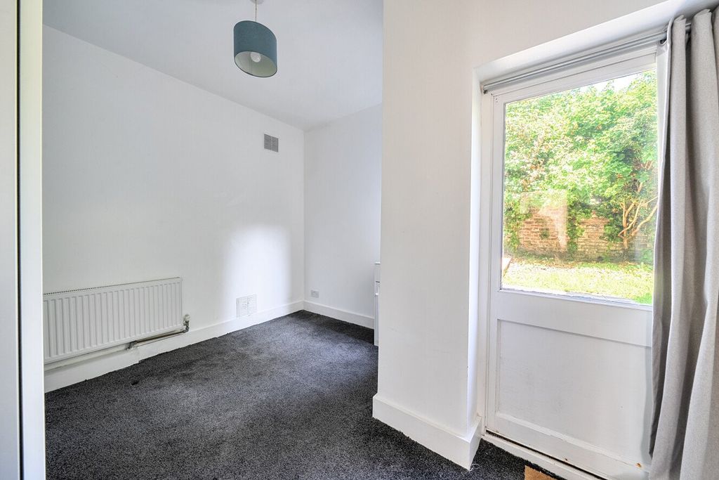 Property photo 3 of 16 Picture No. 24
