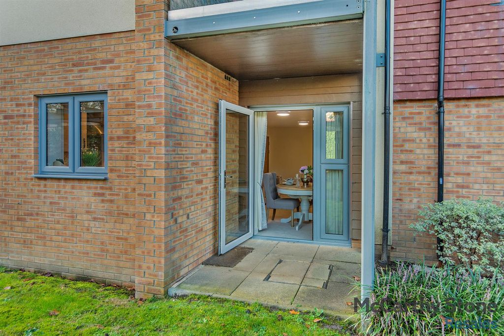 Property photo 3 of 10 8673256-Exterior02-800.Jpg