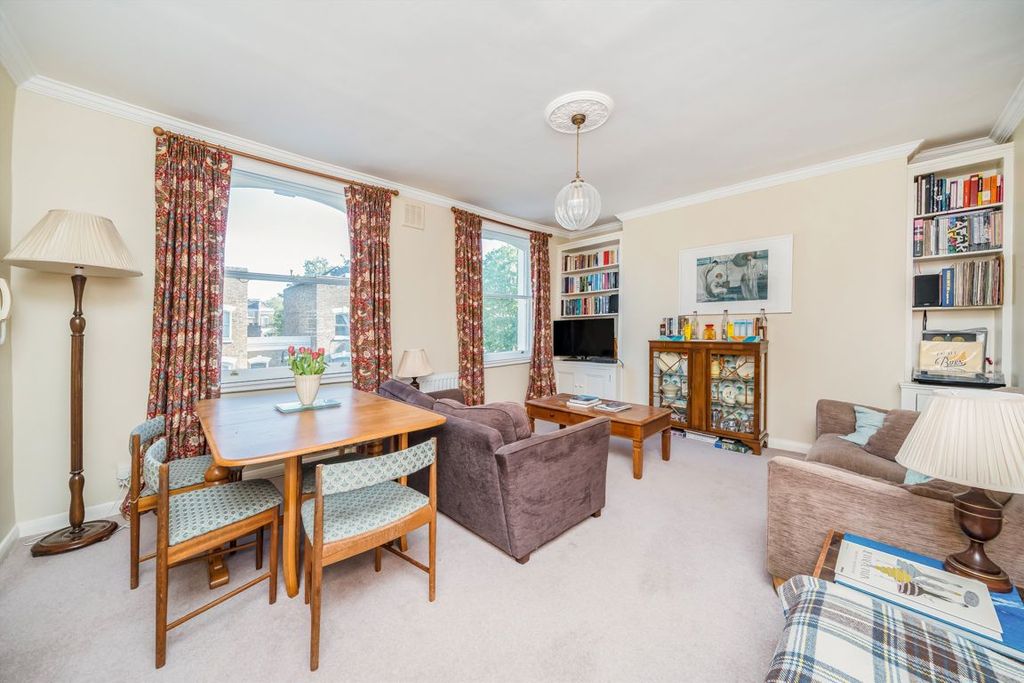 Property photo 2 of 8