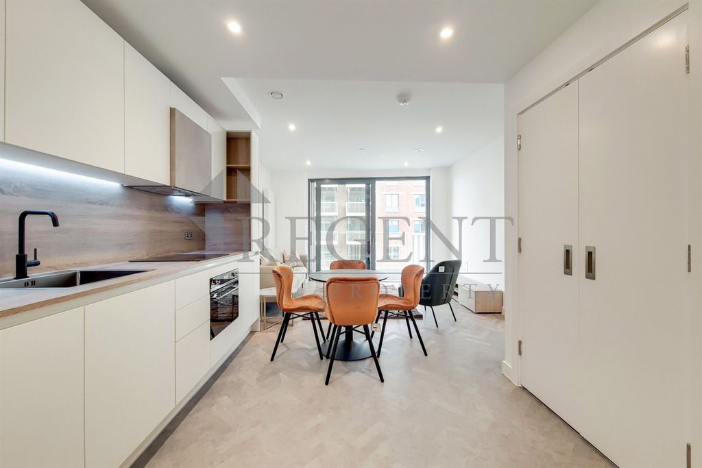 Property photo 3 of 9 Kitchen