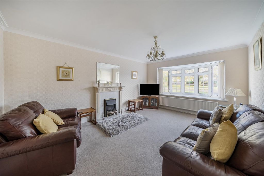 Property photo 2 of 36