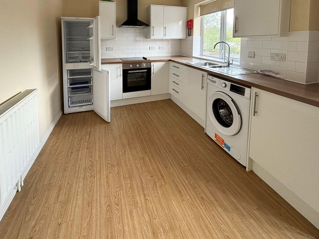 Property photo 2 of 6 Kitchen