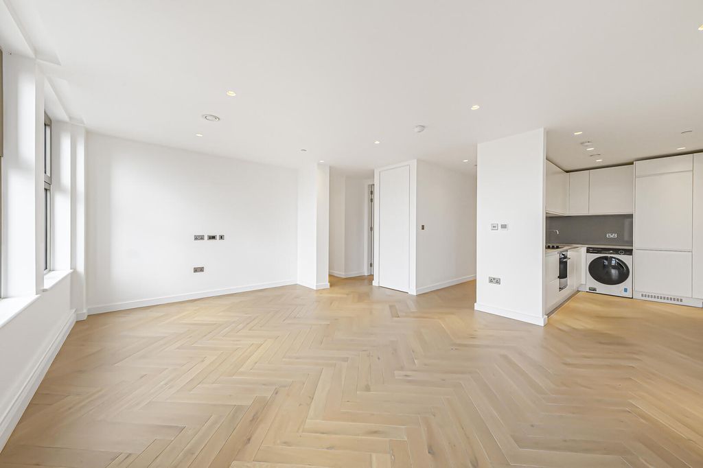 Property photo 2 of 20 Living Room