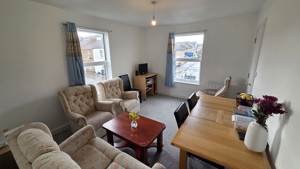 Property photo 2 of 7 Lounge