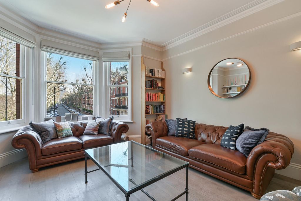 Property photo 2 of 12 Living Room