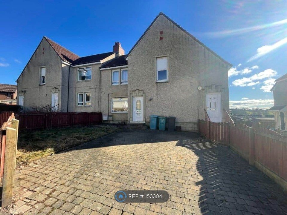 Property photo 1 of 9 Driveway