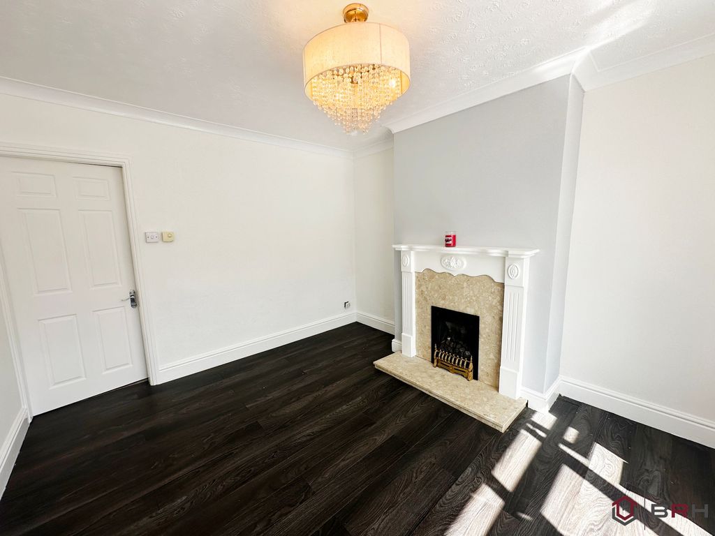 Property photo 2 of 27
