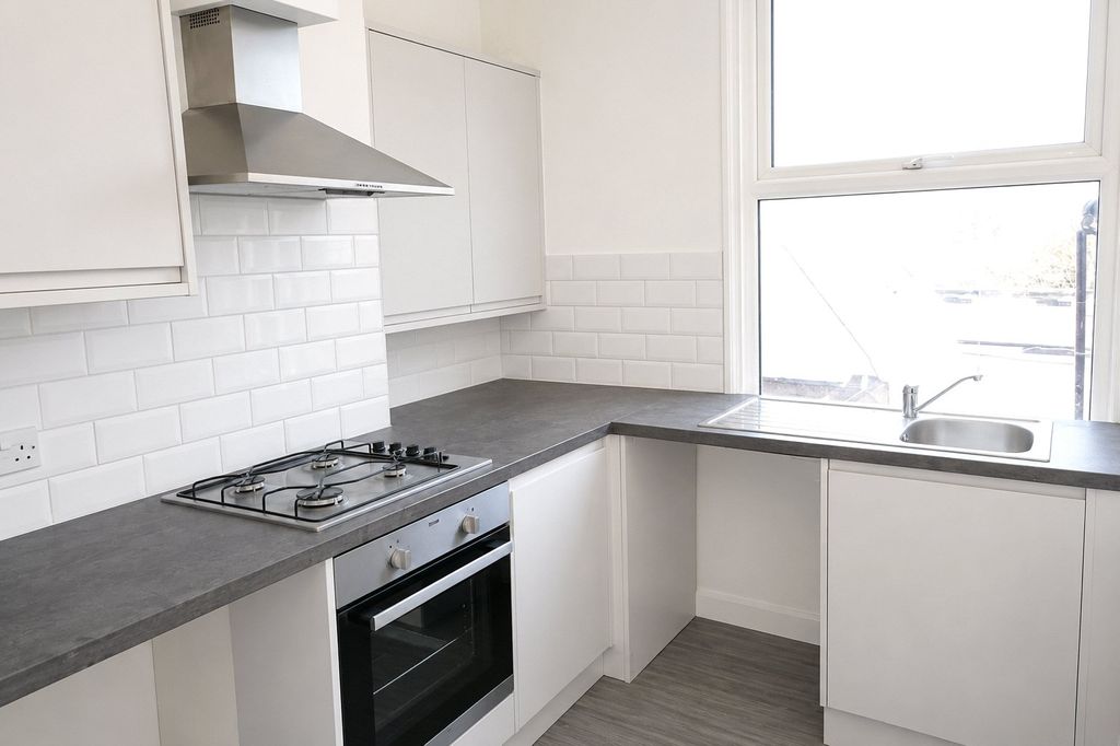 Property photo 2 of 9 Kitchen