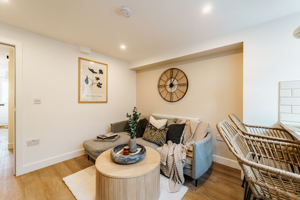 Property photo 2 of 14