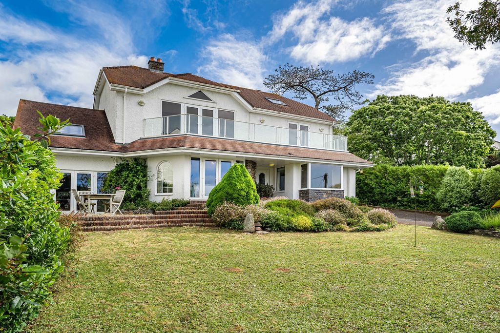 Property photo 1 of 33