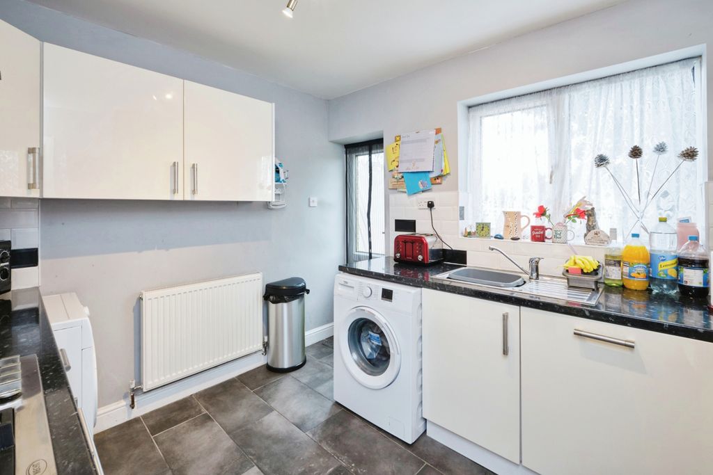 Property photo 3 of 14 Kitchen