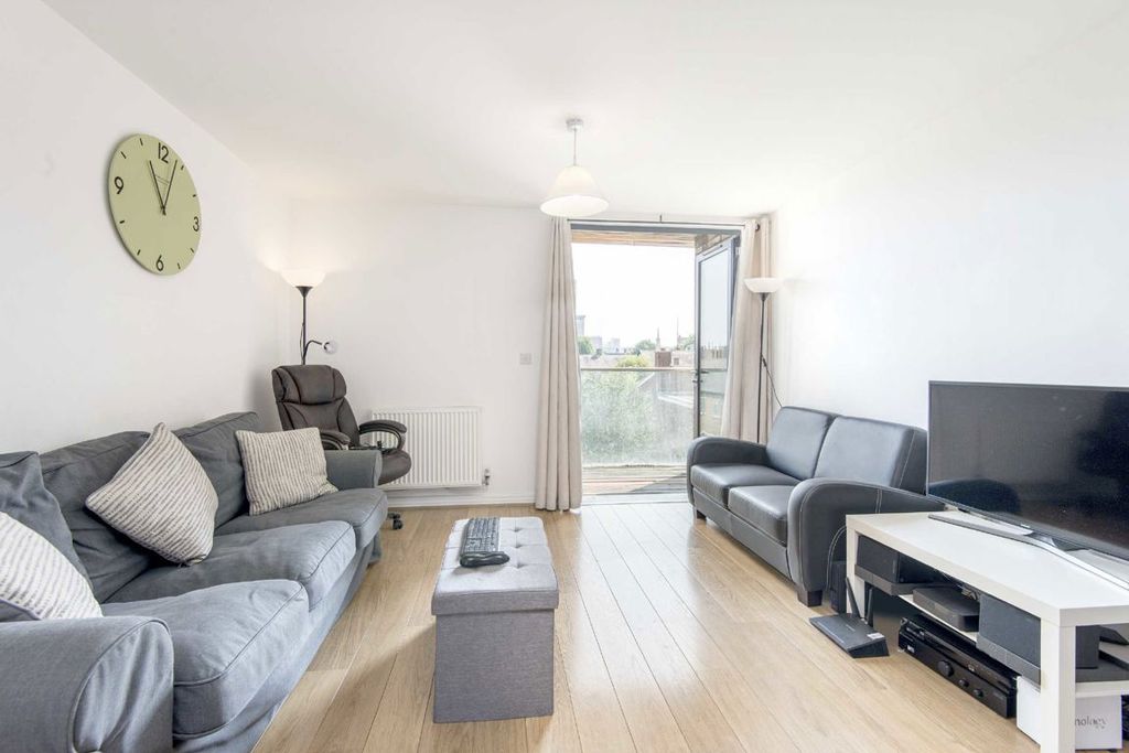 Property photo 2 of 7