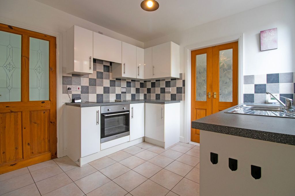 Property photo 2 of 14