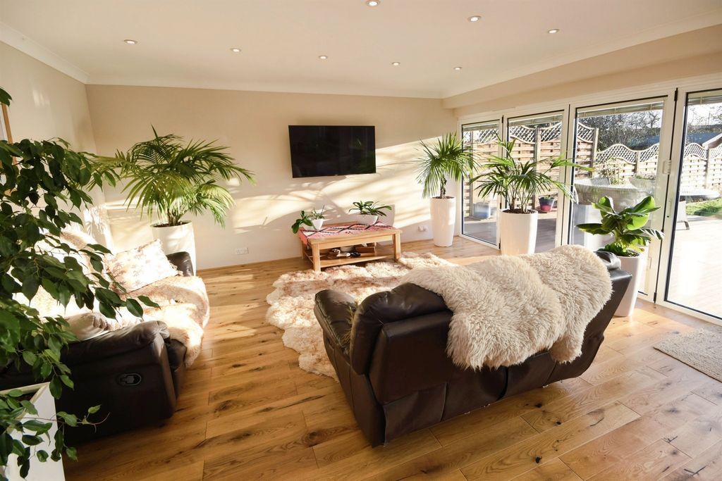 Property photo 2 of 23