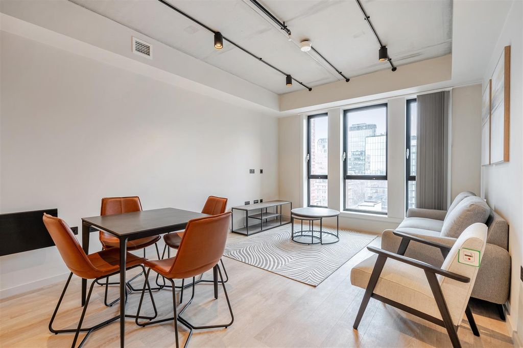 Property photo 1 of 12 1424440-7-69Aec02c32F00.Jpg