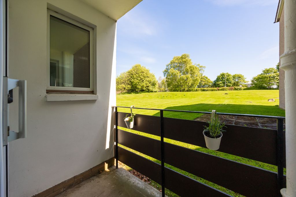 Additional image 13 of 2 bed flat for sale40/2 West Craigs Crescent, Edinburgh EH12