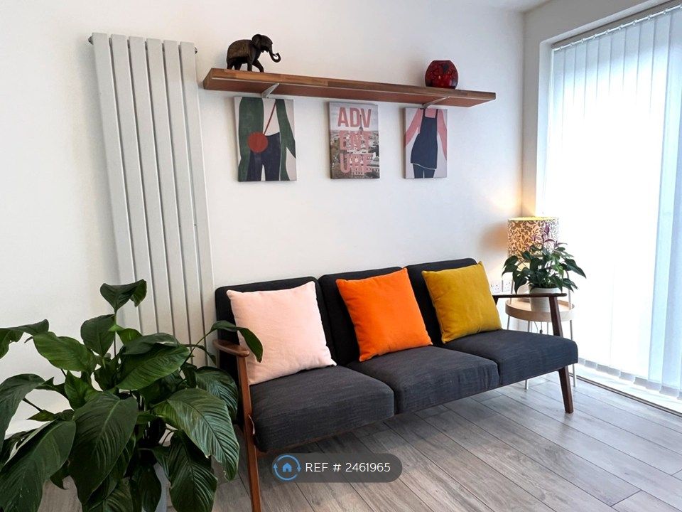 Property photo 1 of 11 Living