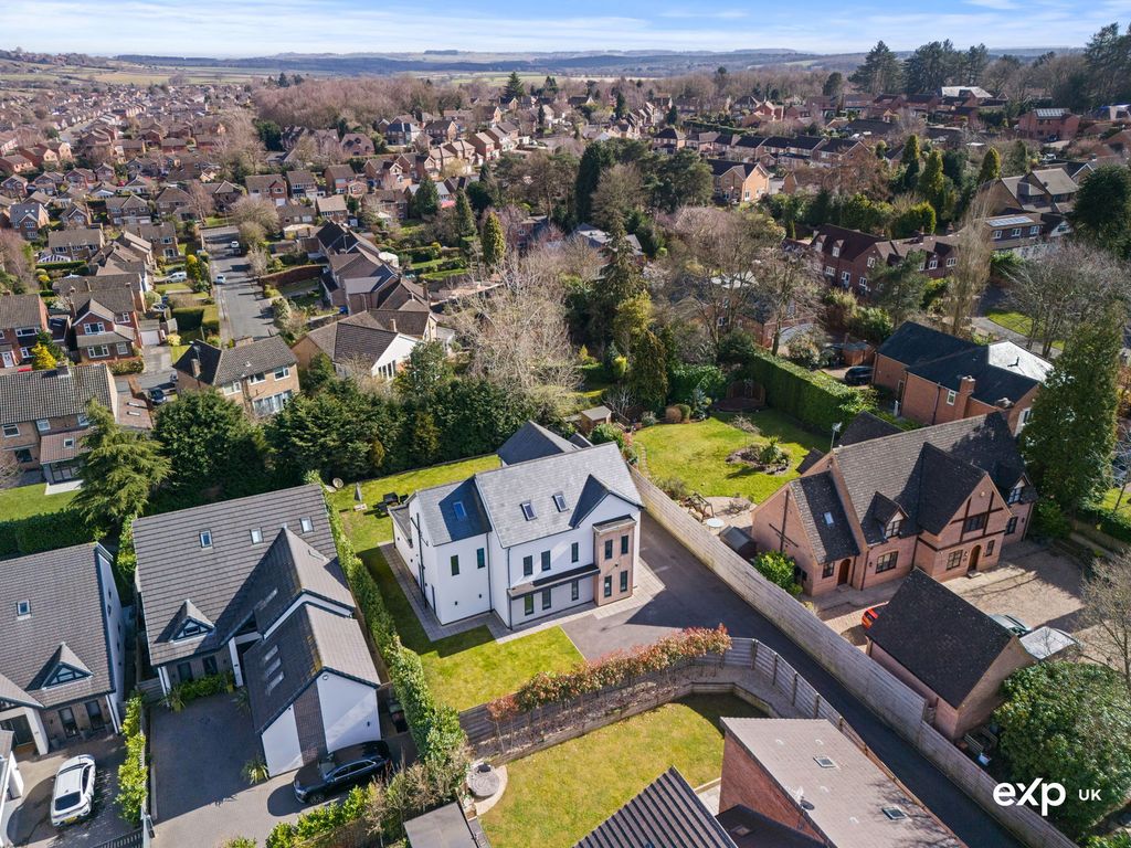 Property photo 2 of 43