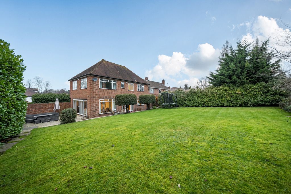 Property photo 3 of 23 Garden