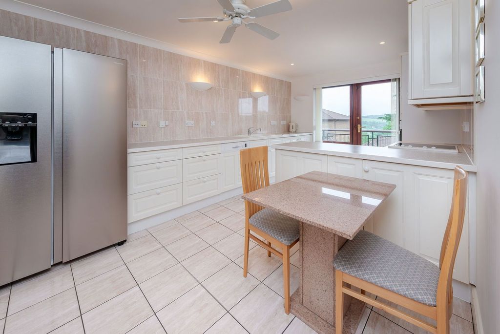 Property photo 2 of 41