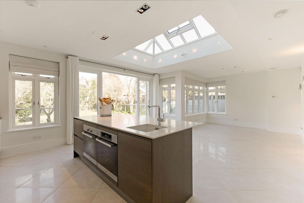 Property photo 2 of 20 Image